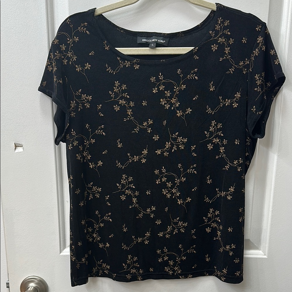 Briggs New York Black and Gold Fitted Short Sleeve Blouse
